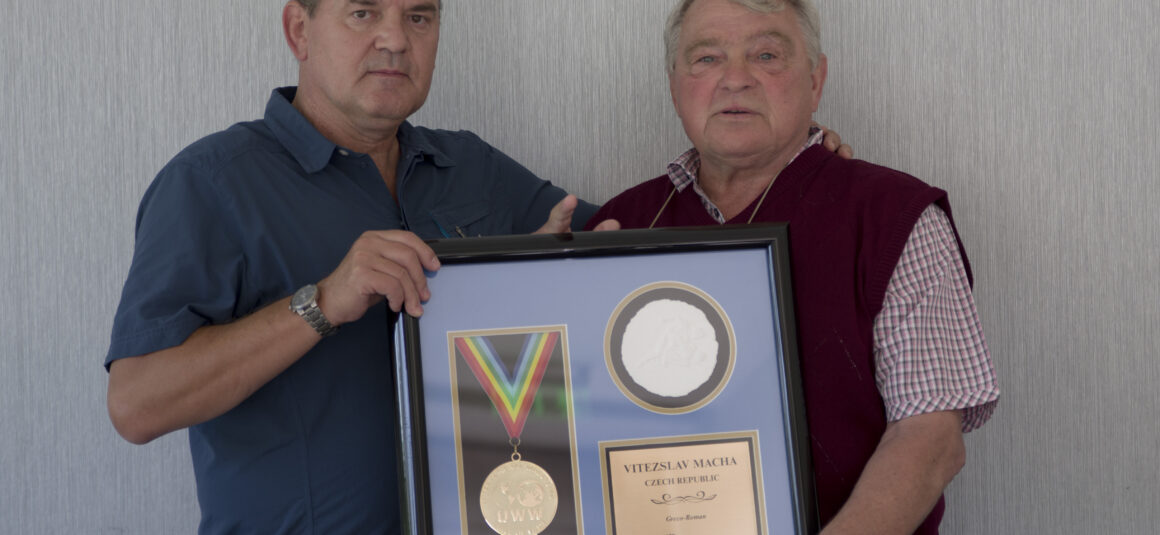 Dojatý Mácha převzal plaketu z uvedení do Síně slávy UWW