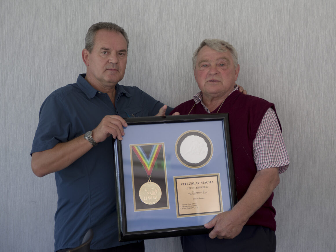 Dojatý Mácha převzal plaketu z uvedení do Síně slávy UWW